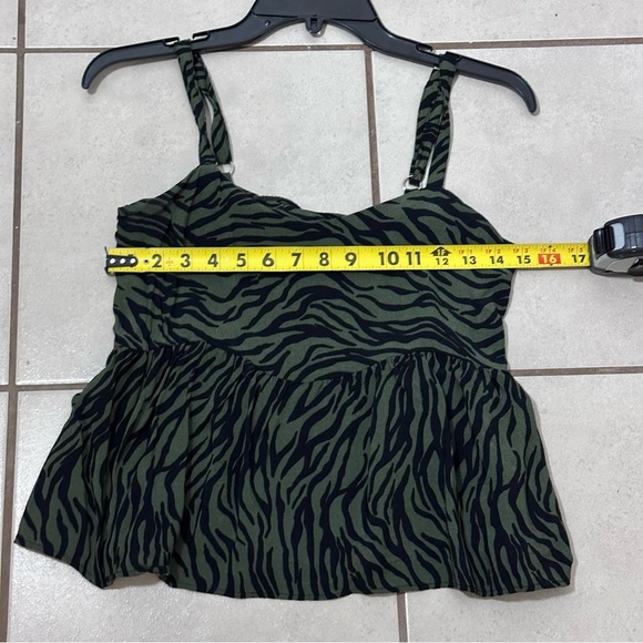 Hollister Women Stripes Green Top‎ size Small - Picture 7 of 7